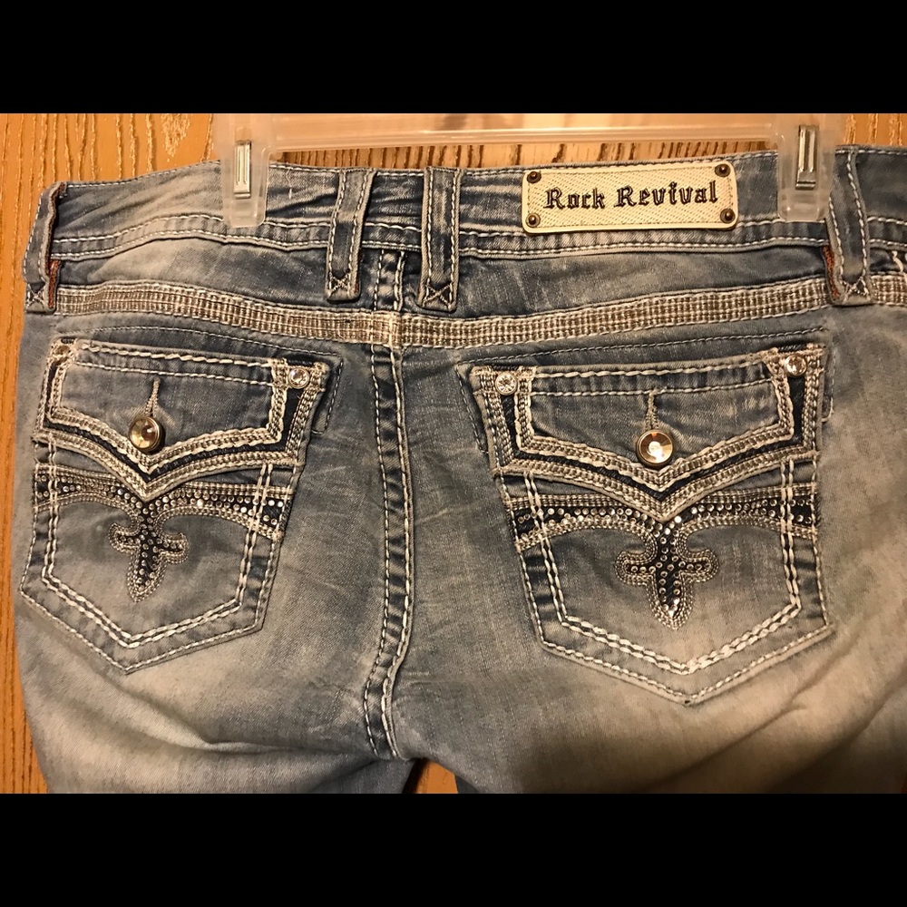 ***SOLD*** Rock Revival Ankle Skinny Celinda